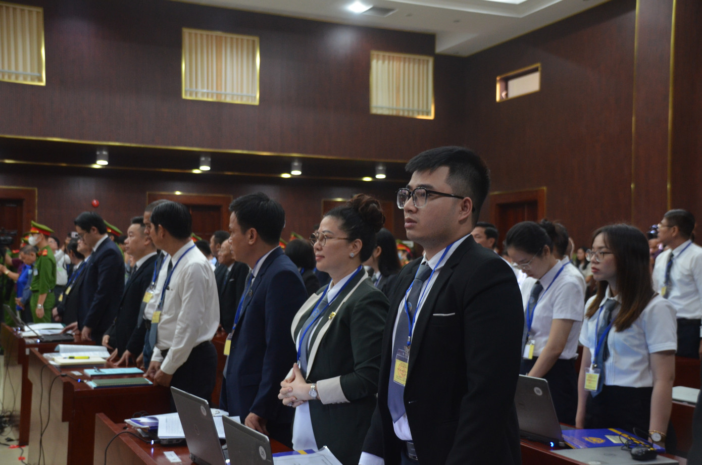 Luật sư Nguyễn Thị Huyền Trang (thứ 2, hàng ghế đầu, bào chữa cho bà Trương Mỹ Lan tại phiên tòa). Ảnh: Tân Châu Luật sư Nguyễn Thị Huyền Trang (thứ 2, hàng ghế đầu, bào chữa cho bà Trương Mỹ Lan tại phiên tòa). Ảnh: Tân Châu