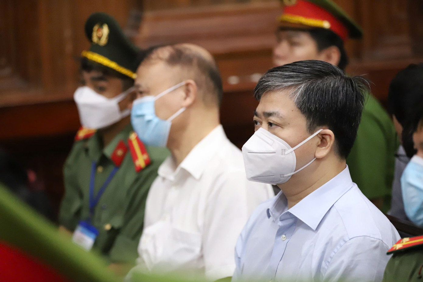 Ông Lê Đức Thọ (phải) tại phiên tòa ngày 20/11. Ảnh: Tân Châu. Ông Lê Đức Thọ (phải) tại phiên tòa ngày 20/11. Ảnh: Tân Châu.