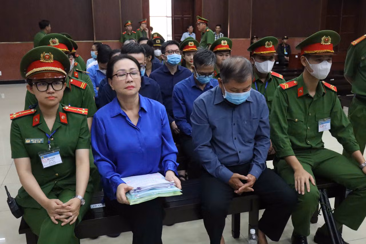 Bà Trương Mỹ Lan và các bị cáo tại phiên tòa phúc thẩm giai đoạn 1 vụ Vạn Thịnh Phát. Ảnh: Tân Châu