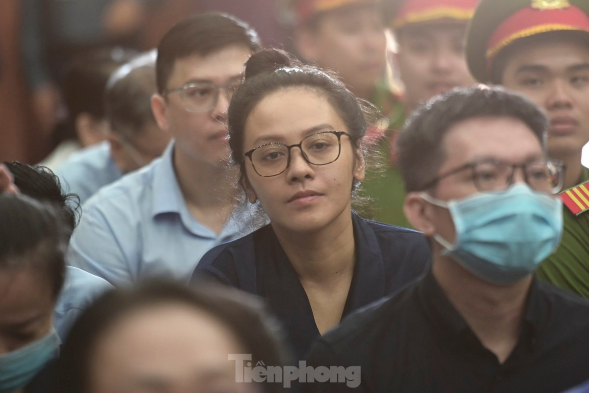 Bị cáo Trương Huệ Vân tại phiên tòa ngày 4/11. Ảnh: Duy Anh. Bị cáo Trương Huệ Vân tại phiên tòa ngày 4/11. Ảnh: Duy Anh.