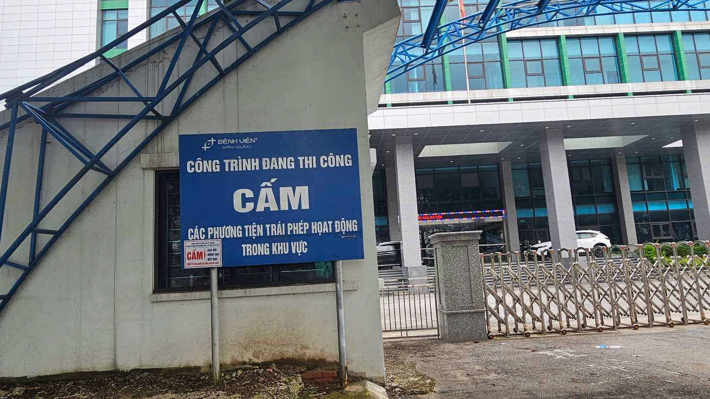 Tuy nhiên, sau đó dự án Bệnh viện Xây dựng “vẫn nằm trên giấy”. Đến tháng 8/2021, Bộ trưởng Bộ Xây dựng Nguyễn Thanh Nghị ký quyết định số 967 phê duyệt Dự án đầu tư xây dựng tòa nhà trung tâm Khoa khám bệnh và kỹ thuật nghiệp vụ Bệnh viện Xây dựng tại khu đất tại phường Hoàng Liệt.