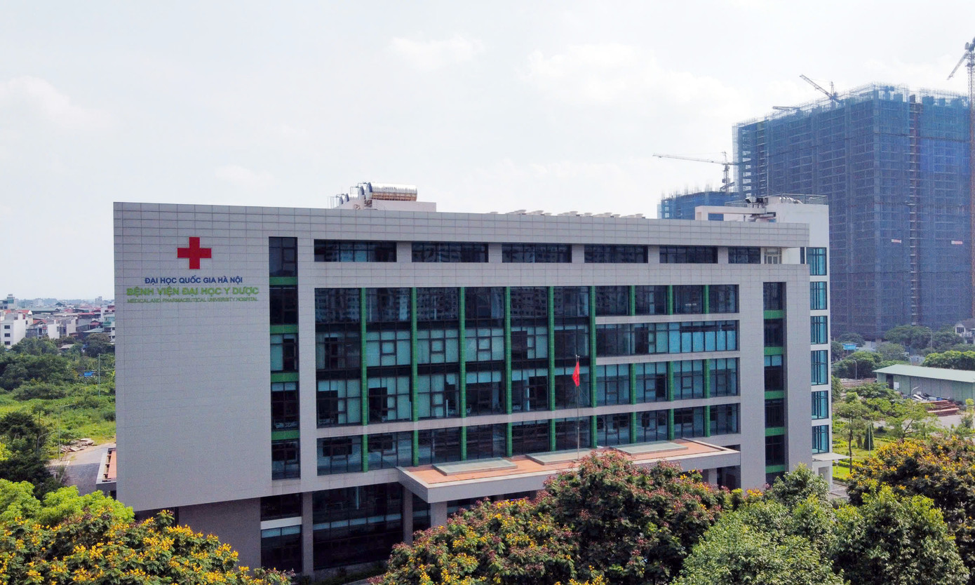 Đến tháng 11/2022, Thủ tướng có quyết định chuyển Bệnh viện Xây dựng trực thuộc Bộ Xây dựng về Đại học Quốc gia Hà Nội. Theo đó, Bệnh viện Xây dựng thuộc Bộ Xây dựng được chuyển nguyên trạng về Đại học Quốc gia Hà Nội để quản lý và tổ chức lại thành Bệnh viện Đại học Y Dược trực thuộc Đại học Quốc gia Hà Nội.
