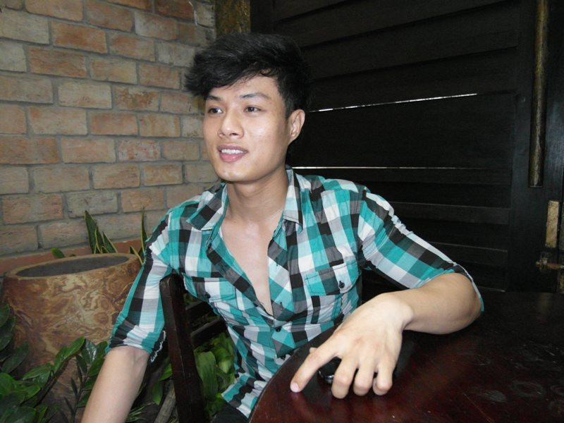 Theo Phước Lợi, những lời Phú Nguyễn (ảnh) chia sẻ rằng anh là người trang điểm chính cho Hoàng My trong những ngày ở Tuần Châu là sai sự thật