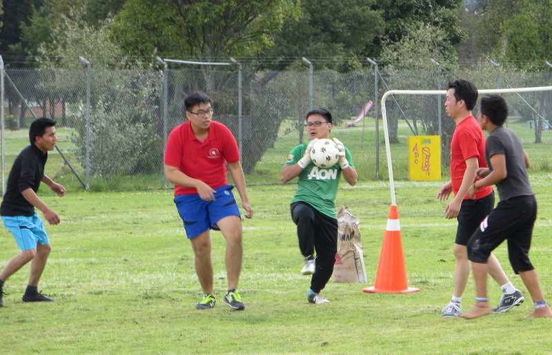 Thủ môn Đức Nghĩa chơi cực kỳ chắc chắn 