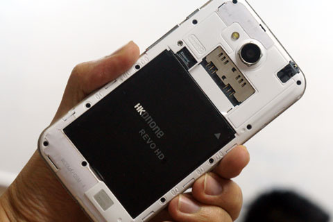 Thiết kế 2 sim và pin dung lượng 2.500 mAh