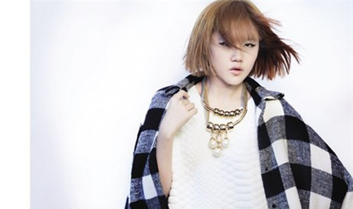 Sao Hàn-Việt nóng theo 'cơn sốt' áo khoác caro ảnh 6