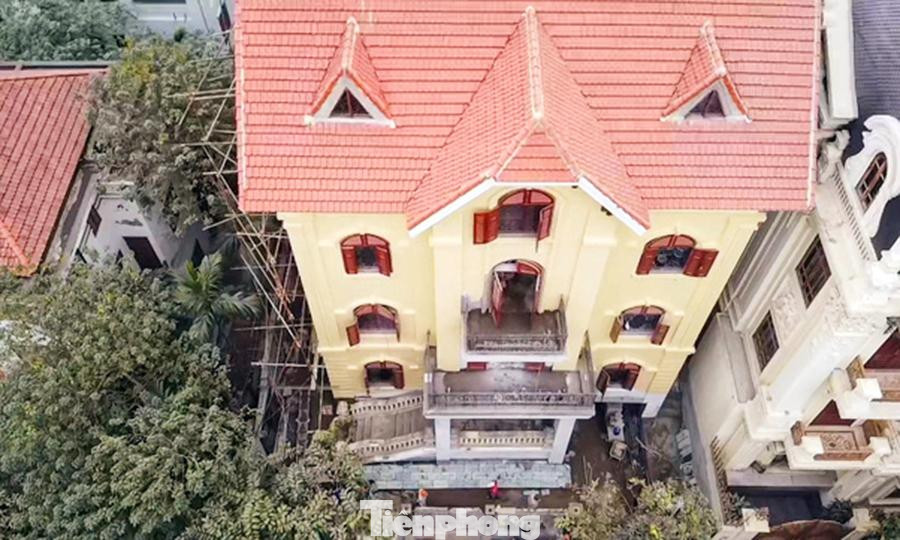 Sở Xây dựng Hà Nội đề nghị UBND TP giao UBND quận Cầu Giấy khẩn trương, kiên quyết chỉ đạo các phòng, ban chuyên môn hoàn thiện hồ sơ, tổ chức cưỡng chế, xử lý dứt điểm vi phạm tại công trình biệt thự số 9 lô B, khu biệt thự 5,2ha (phường Yên Hoà). Sở Xây dựng Hà Nội đề nghị UBND TP giao UBND quận Cầu Giấy khẩn trương, kiên quyết chỉ đạo các phòng, ban chuyên môn hoàn thiện hồ sơ, tổ chức cưỡng chế, xử lý dứt điểm vi phạm tại công trình biệt thự số 9 lô B, khu biệt thự 5,2ha (phường Yên Hoà).