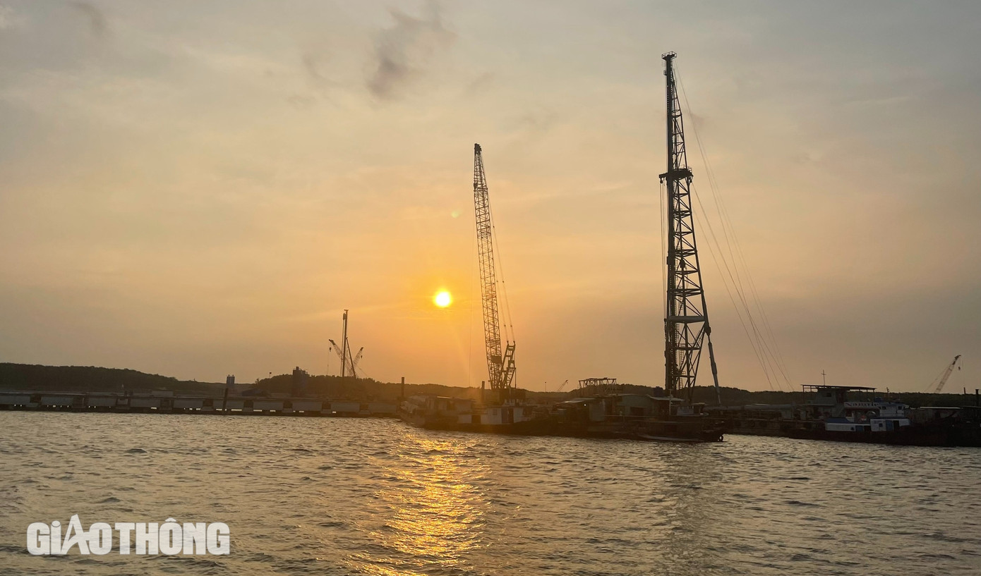 Ông Trương Hoàng Hải, Tổng giám đốc Công ty Cổ phần Dầu khí đầu tư khai thác Cảng Phước An cho biết, tới thời điểm này khối lượng thi công đạt trên 90%, sẽ hoàn thành đúng hẹn đưa vào hoạt động trong quý III/2024.