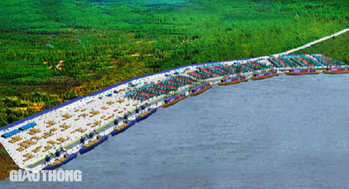 Cảng Phước An là cảng biển tại huyện Nhơn Trạch, Đồng Nai có quy mô lớn, tổng vốn đầu tư gần 20.000 tỷ đồng. Trên công trường công nhân tập trung thi công phần sắt, hệ thống chiếu sáng, cảnh báo và một số hạng mục còn lại của dự án.