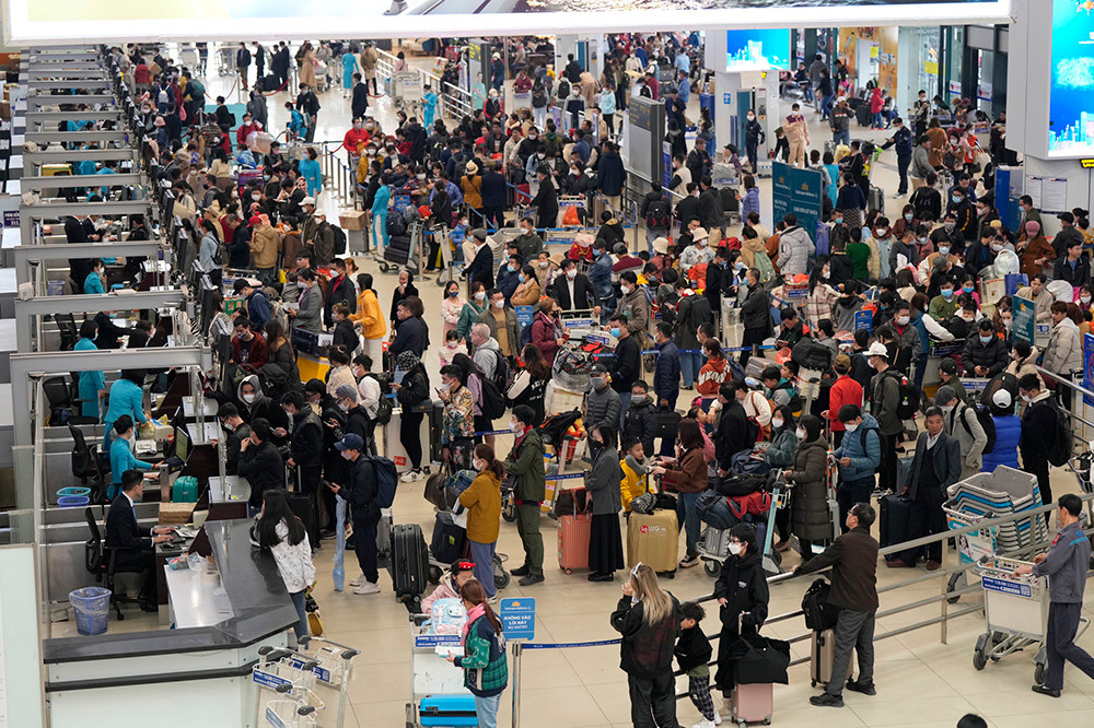 Ngày 29/1 (tức mùng 8 Tết), lượng khách qua sân bay Nội Bài đạt gần 88.000 lượt. Ngày 29/1 (tức mùng 8 Tết), lượng khách qua sân bay Nội Bài đạt gần 88.000 lượt.