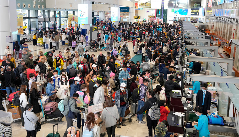 Khách qua Nội Bài ngày 29/1 chủ yếu khách từ Hà Nội đi nội địa. Khách qua Nội Bài ngày 29/1 chủ yếu khách từ Hà Nội đi nội địa.