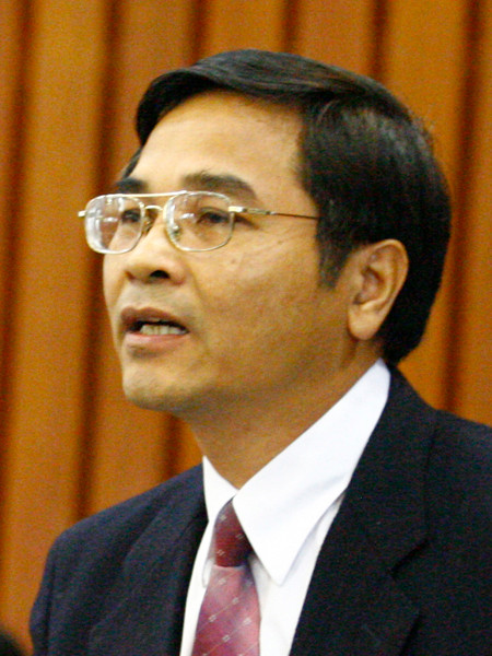 “Hiện nay UBKHCN&MT chưa có ý kiến chính thức, nhưng qua theo dõi chúng tôi có thể có công văn đề nghị các Bộ ngành liên quan vào cuộc một cách tích cực, chủ động hơn, cũng như yêu cầu các cơ quan này làm rõ nguyên nhân, trả lời để cử tri yên tâm” -TS Lê Bộ Lĩnh, Phó chủ nhiệm UBKHCN&MT của Quốc hội. “Hiện nay UBKHCN&MT chưa có ý kiến chính thức, nhưng qua theo dõi chúng tôi có thể có công văn đề nghị các Bộ ngành liên quan vào cuộc một cách tích cực, chủ động hơn, cũng như yêu cầu các cơ quan này làm rõ nguyên nhân, trả lời để cử tri yên tâm” -TS Lê Bộ Lĩnh, Phó chủ nhiệm UBKHCN&MT của Quốc hội