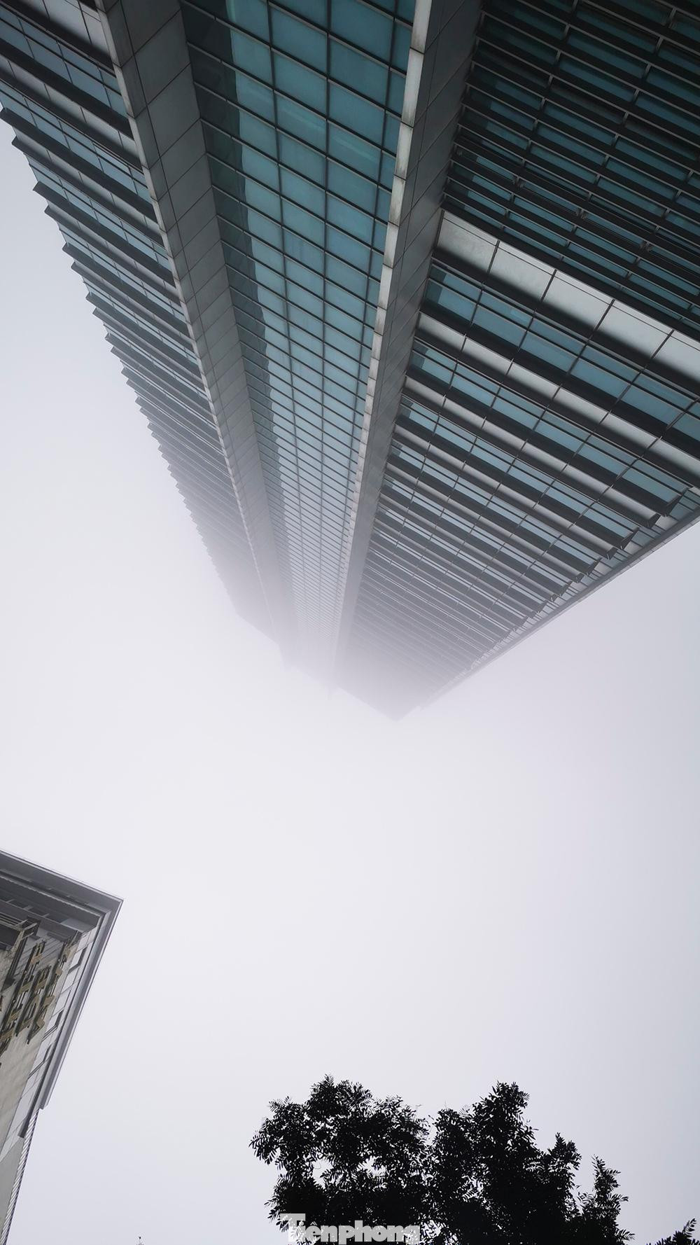 Theo Trung tâm Dự báo khí tượng Thủy văn quốc gia, Hà Nội hôm nay nhiều mây. Sáng sớm và đêm, Hà Nội có mưa nhỏ, mưa phùn và sương mù, trưa chiều giảm mây trời nắng, gió nhẹ. Sáng và đêm trời rét.