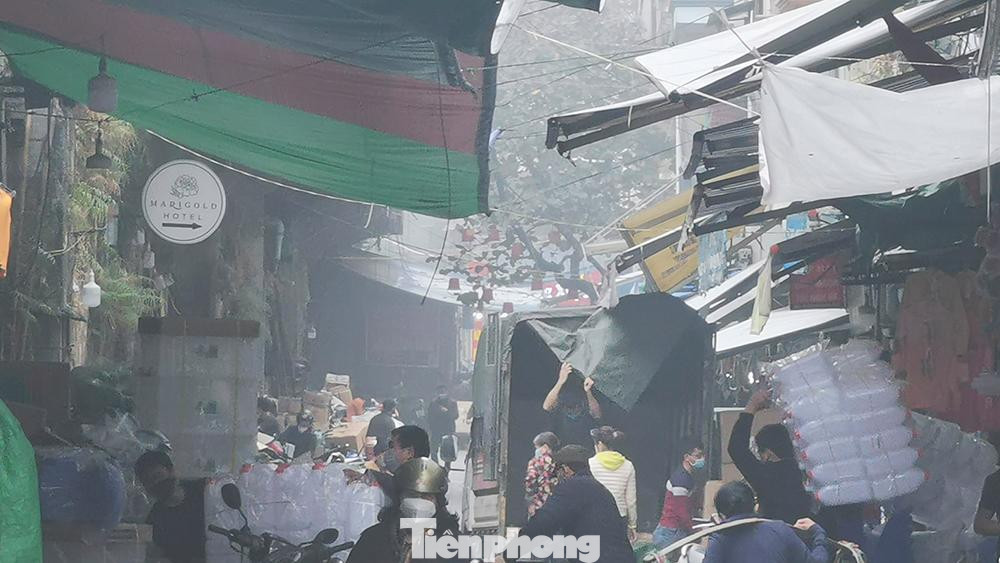 Một góc chợ ở phố Gầm cầu làm mọi người liên tưởng đến một góc chợ Sa Pa trong sương sớm.