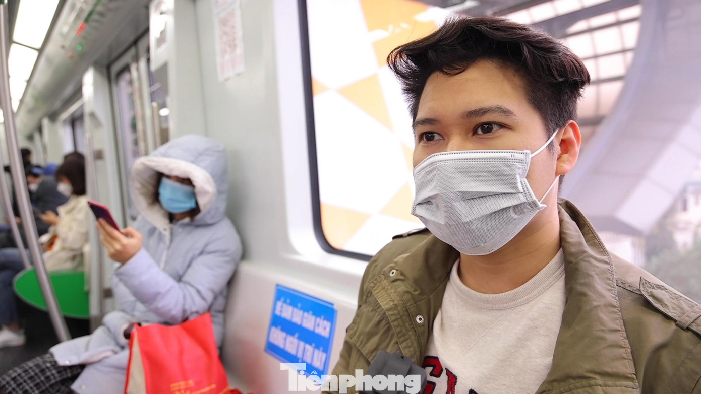 Khoảng cách tối thiểu đối với hành khách đi phương tiện đường sắt được đảm bảo.