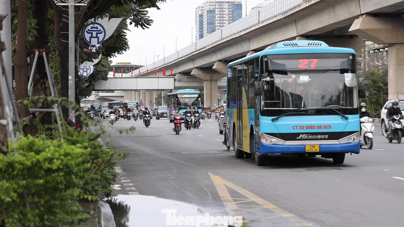 Tổng lượng vé lượt đạt 1,2 triệu. Đặc biệt, lượng khách sử dụng vé tháng trong tháng 2 năm nay tăng thêm hơn 15.200 vé, đạt gần 29.000 vé do số học sinh, sinh viên đã quay trở lại trường học trực tiếp.