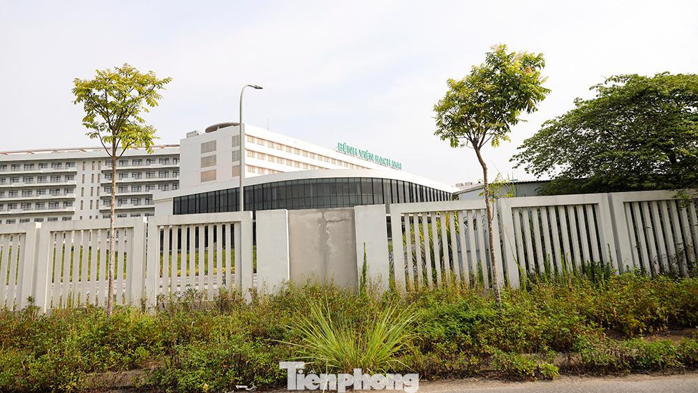 Dự án cơ sở 2 của Bệnh viện Bạch Mai có quy mô 1 nghìn giường bệnh nội trú và đáp ứng khoảng 5 nghìn lượt khám mỗi ngày, với tổng diện tích sàn xây dựng trên 123 nghìn m2, được xây dựng gồm 1 tầng hầm và 6 tầng nổi. Khi hoàn thành đây sẽ là một bệnh viện đa khoa hoàn chỉnh hiện đại để chữa các bệnh nặng, chuyên khoa sâu như: tim mạch, nội khoa, ung bướu, thận tiết niệu, hô hấp...