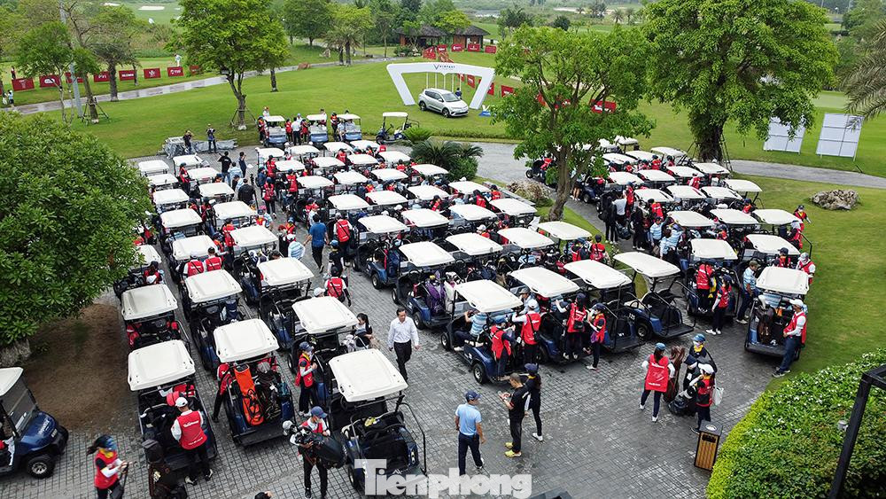 &quot;Thông qua giải đấu, sẽ giúp tăng cường mối quan hệ, sự giao lưu và chia sẻ về cuộc sống và công việc, có nhiều hoạt động hướng về thành phố, góp phần xây dựng và phát triển thành phố Hải Phòng ngày càng văn minh, hiện đại&quot;, bà Trần Thị Hoàng Mai - Giám đốc Sở Văn hóa Thể thao thành phố Hải Phòng, Phó trưởng Ban tổ chức Giải Vô địch Golf Quốc gia 2022 - Cúp VinFast, cho biết như vậy tại buổi lễ khai mạc vào sáng nay (24/4).