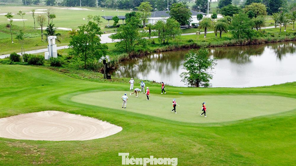 Tại giải đấu này, đáng chú ý có 5 golfer nam và 3 golfer nữ có kết quả tốt nhất và hòa của Giải Vô địch Golf Quốc gia 2022 - Cúp VinFast ở hai bảng Nam và Nữ tham gia Giải Hải Phòng mở rộng - Cúp Hoa Phượng năm 2022.