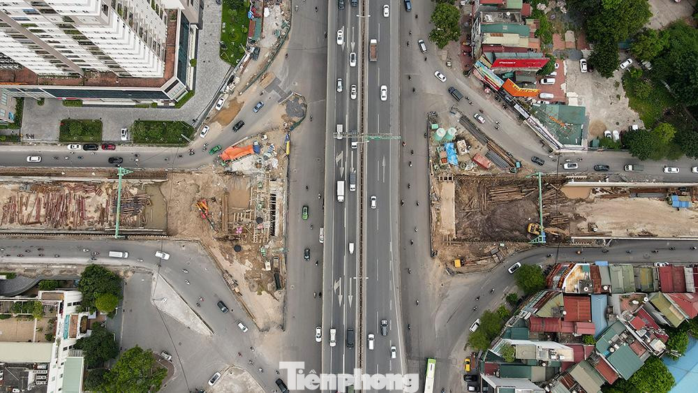 Dự án xây dựng hầm chui Lê Văn Lương (Hà Nội) được khởi công từ tháng 10/2020, với tổng mức đầu tư gần 700 tỉ đồng (trong đó giá trị dự toán xây dựng là hơn 341 tỉ đồng).