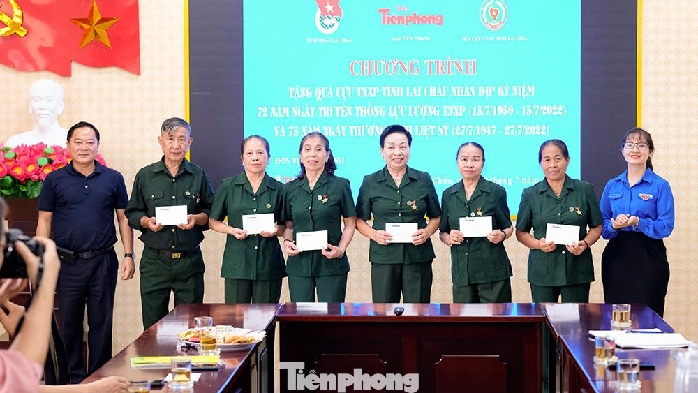 Hơn 20 năm qua, Báo Tiền Phong thường xuyên có các hoạt động đền ơn đáp nghĩa, sẻ chia với các cựu TNXP có hoàn cảnh khó khăn. Dịp lễ tết và ngày truyền thống của lực lượng, Báo Tiền Phong vận động các tổ chức, cá nhân, nhà hảo tâm đồng hành cùng đơn vị để tổ chức các hoạt động giao lưu, thăm hỏi và tặng quà cựu TNXP. Đồng chí Lê Xuân Sơn - Tổng Biên tập Báo Tiền Phong nhấn mạnh qua bài phát biểu tại buổi tri ân.