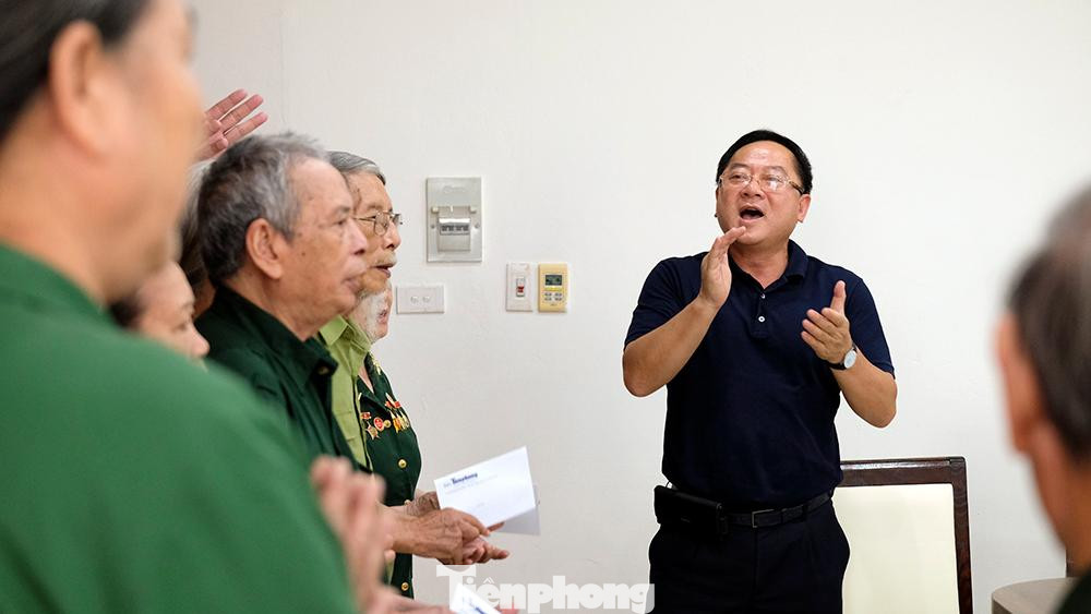 Riêng năm nay, Báo Tiền Phong đã kịp thời thăm hỏi, tặng quà 14 trung tâm chăm sóc người có công và có những hoạt động hỗ trợ với các hội viên cựu TNXP có hoàn cảnh khó khăn của 8 tỉnh.