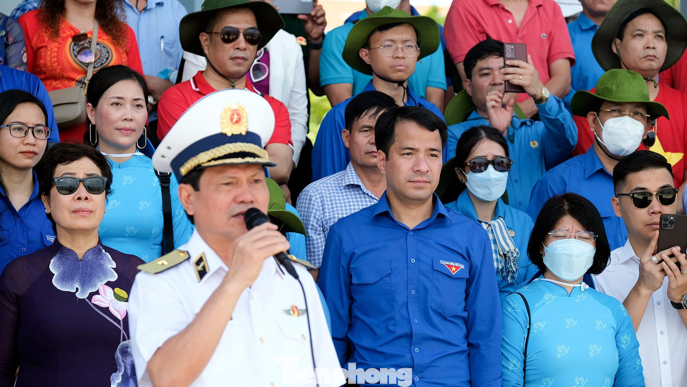 Chuẩn Đô đốc Phạm Văn Luyện - Phó Chủ nhiệm chính trị Quân chủng Hải quân phát biểu tại buổi lễ.