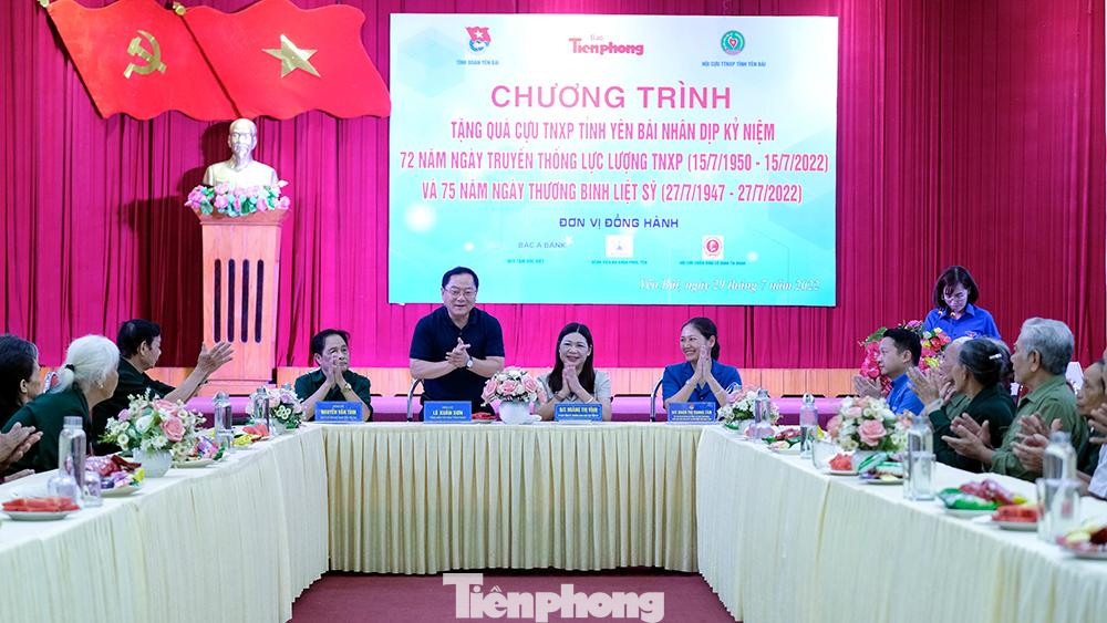 Nhân dịp kỷ niệm 75 năm Ngày Thương binh - Liệt sĩ (27/7/1947 - 27/7/2022) và 72 năm Ngày truyền thống lực lượng thanh niên xung phong Việt Nam (15/7/1950 - 15/7/2022), sáng 29/7, báo Tiền Phong phối hợp với Tỉnh Đoàn Yên Bái cùng Hội Cựu Thanh niên xung phong tỉnh Yên Bái tổ chức tặng quà các cựu thanh niên xung phong có hoàn cảnh khó khăn trên địa bàn tỉnh Yên Bái.