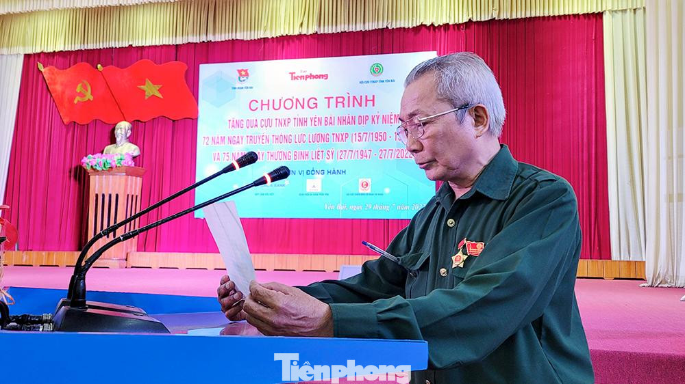 Ông Trịnh Văn Mỳ - Chủ tịch Hội cựu thanh niên xung phong huyện Yên Bình, đại diện các cô, bác cựu thanh niên xung phong tỉnh Yên Bái gửi lời cám ơn đến báo Tiền Phong cùng các nhà đồng hành và Tỉnh Đoàn Yên Bái đã luôn quan tâm đến các cựu thanh niên xung phong trong những năm qua.