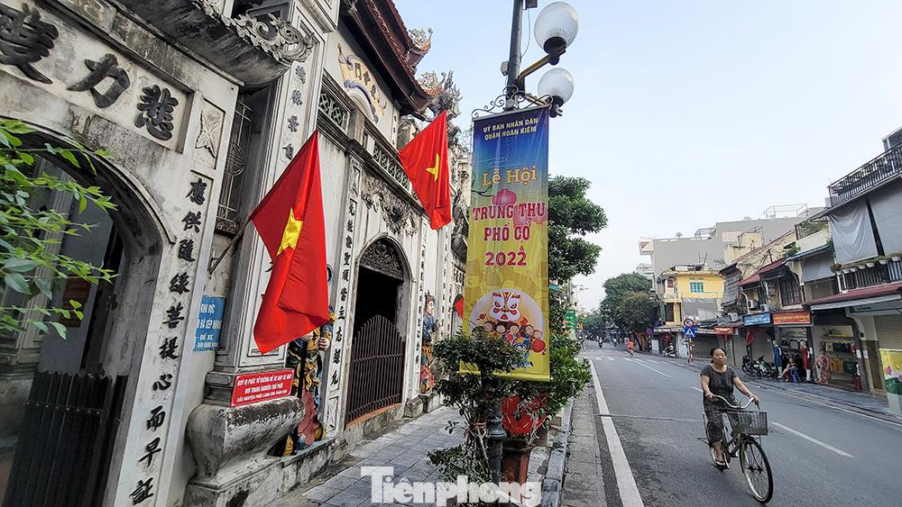 Một đoạn phố Hàng Đào yên bình trong buổi sáng 2/9.