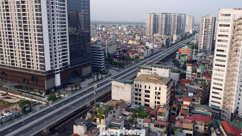 Dự án đường Vành đai 2, đoạn cầu Vĩnh Tuy - Ngã Tư Sở được TP Hà Nội phê duyệt khoảng 9.400 tỷ đồng, trong đó chi phí giải phóng mặt bằng 4.194 tỷ đồng và hơn 5.200 tỷ đồng còn lại là chi phí xây lắp, tư vấn dự án và các chi phí khác.