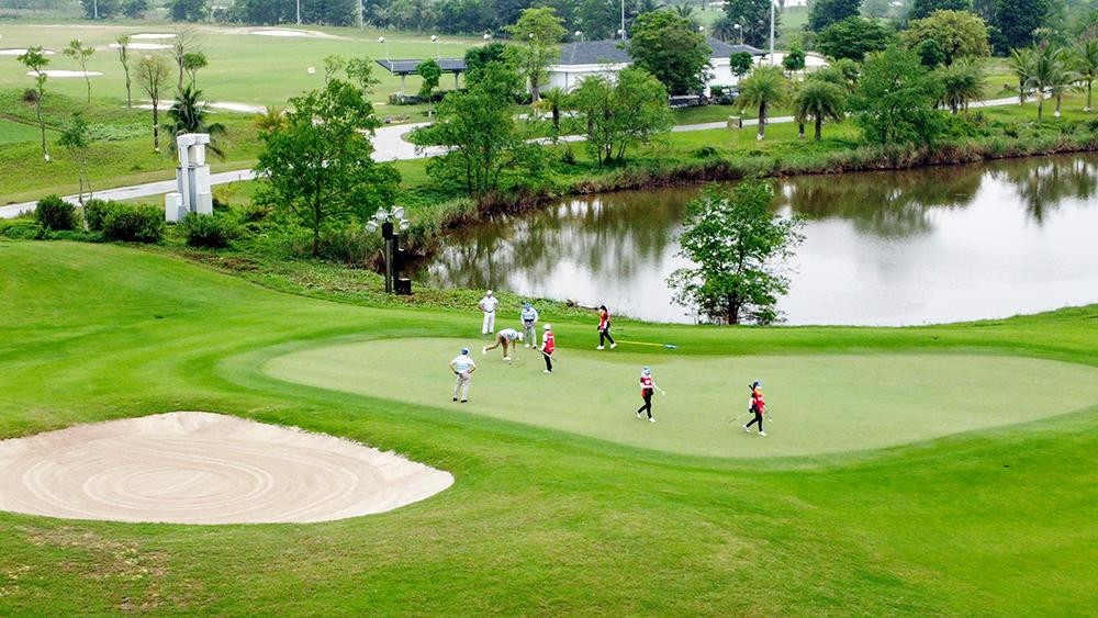 Tại giải đấu này, đáng chú ý có 5 golfer nam và 3 golfer nữ có kết quả tốt nhất và hòa của Giải Vô địch Golf Quốc gia 2022 - Cúp VinFast ở hai bảng Nam và Nữ tham gia Giải Hải Phòng mở rộng - Cúp Hoa Phượng năm 2022.