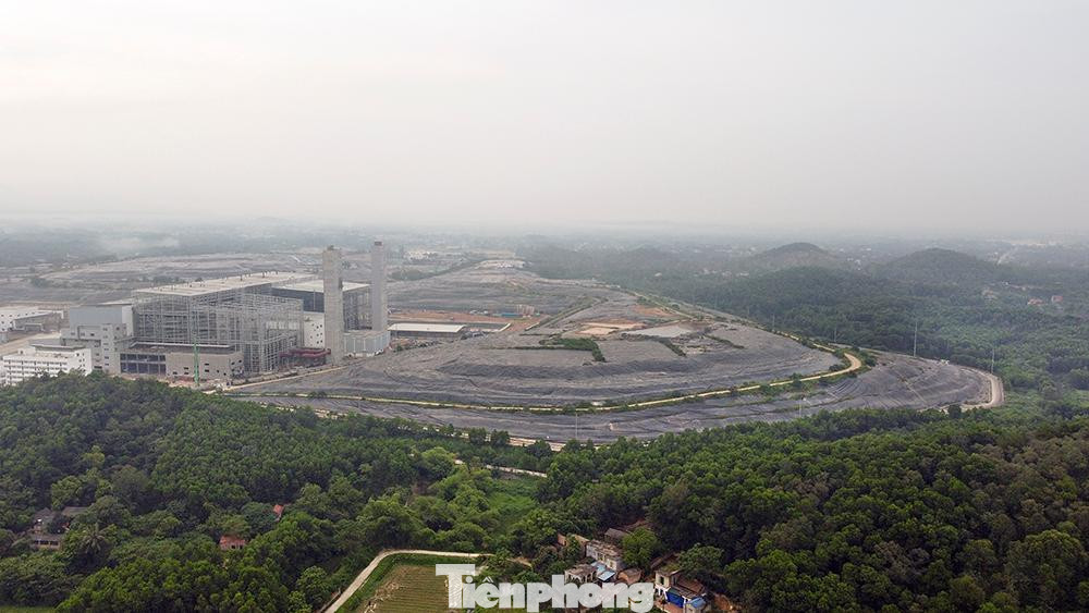 Giai đoạn 2, dự kiến ngày 30/4/2022 hoàn thành lò hơi số 2; giai đoạn 3, lò đốt số 1, 5 thiết bị chính hoàn thành lắp đặt 100%, đang triển khai lắp đặt đồng bộ, dự kiến ngày 30/5/2022 hoàn thành…