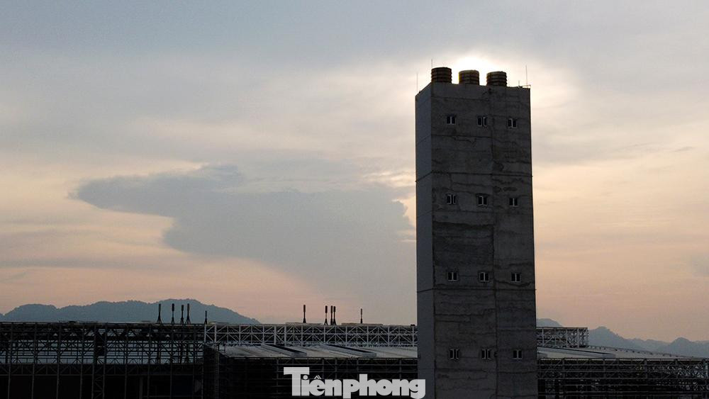 Nhà máy xây dựng có công suất 4.000 tấn/ngày - đêm cùng các công trình phụ trợ, công trình cơ sở hạ tầng đồng bộ với tổng mức đầu tư hơn 7.000 tỷ đồng.