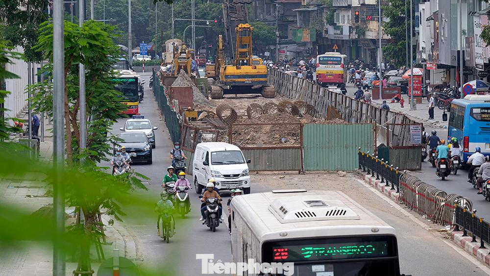 Cầu vượt này dài hơn 300 m, rộng 9 m, tổ chức giao thông hai chiều cho hai làn xe hỗn hợp, dự kiến hoàn thành và đưa vào khai thác sử dụng vào tháng 6/2022