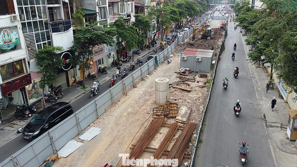 Theo kế hoạch, phần cầu phía đường Phạm Ngọc Thạch với chiều dài khoảng 250m, sẽ rào chắn thi công gói gọn trong năm 2021. Tuy nhiên đến nay công trình ở đoạn đường này vẫn chưa có gì rõ ràng nơi đây sẽ xuất hiện cầu vượt trong nay mai.