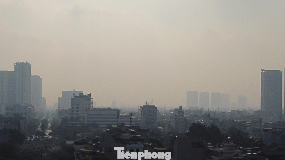 Người dân tốt nhất nên ở trong nhà và giảm hoạt động mạnh, nếu thật sự cần thiết phải ra ngoài, hãy đeo khẩu trang đạt tiêu chuẩn.