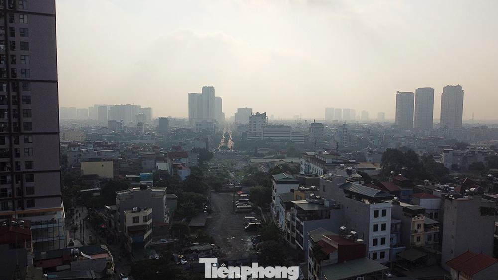 Sáng nay, bầu trời Hà Nội mù mịt.