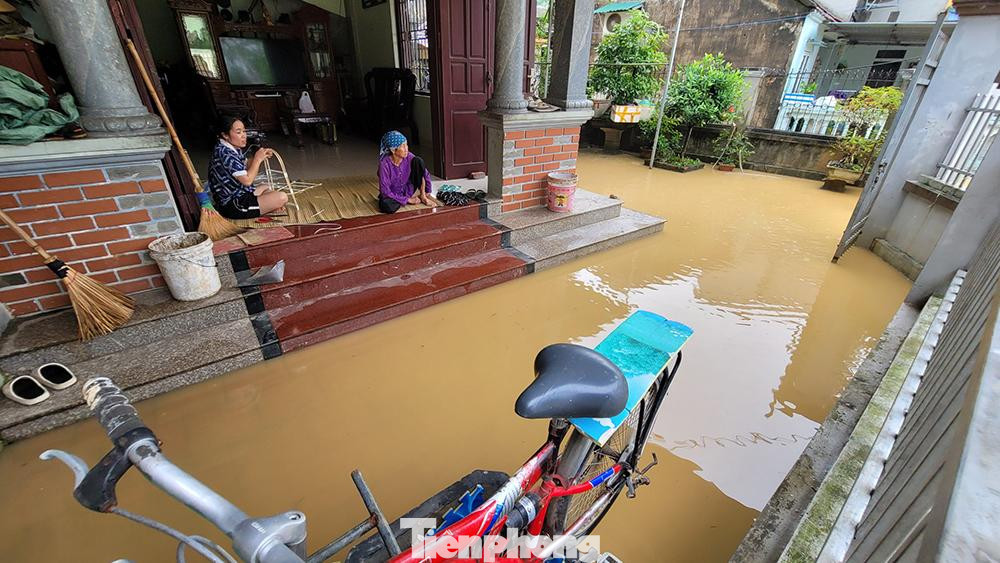 Một số khu vực trũng, thấp ở các xã gồm thị trấn Xuân Mai, Nam Phương Tiến, Tân Tiến của huyện Chương Mỹ bị ngập.