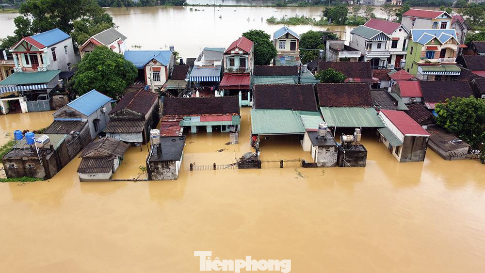 Đêm qua (8/9), nước ở sông Bùi (Chương Mỹ, Hà Nội) ở mức báo động 1. Huyện Chương Mỹ cảnh báo người dân các xã ven sông Bùi chủ động sơ tán khỏi vùng trũng thấp.