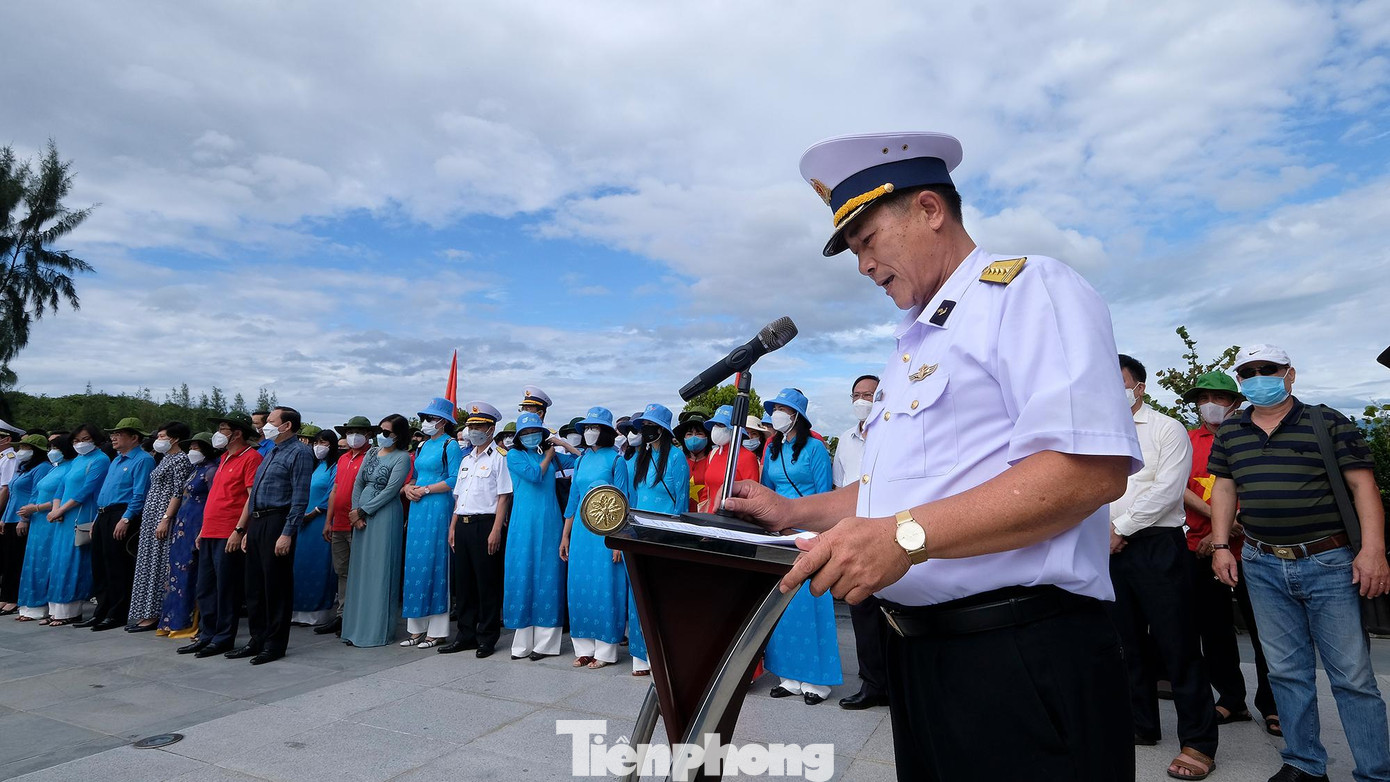 Tại buổi lễ, đoàn công tác đã ôn lại sự kiện Gạc Ma ngày 14/3/1988, ý nghĩa của trận chiến đấu và những tấm gương anh dũng hy sinh vì biển đảo thiêng liêng của Tổ quốc.