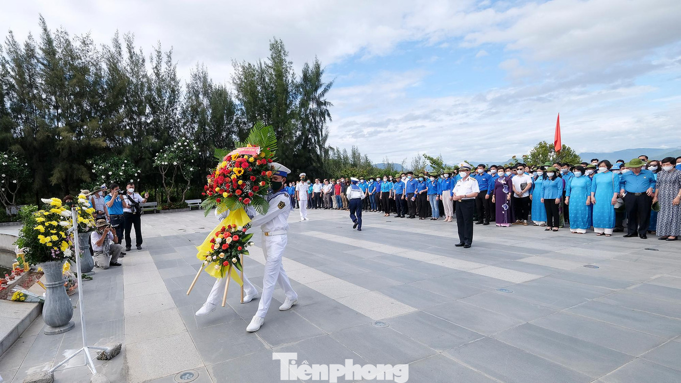Trong Đoàn công tác số 6 thăm quần đảo Trường Sa và nhà giàn DK1 năm 2022, có 77 đại biểu của Đoàn TNCS Hồ Chí Minh.