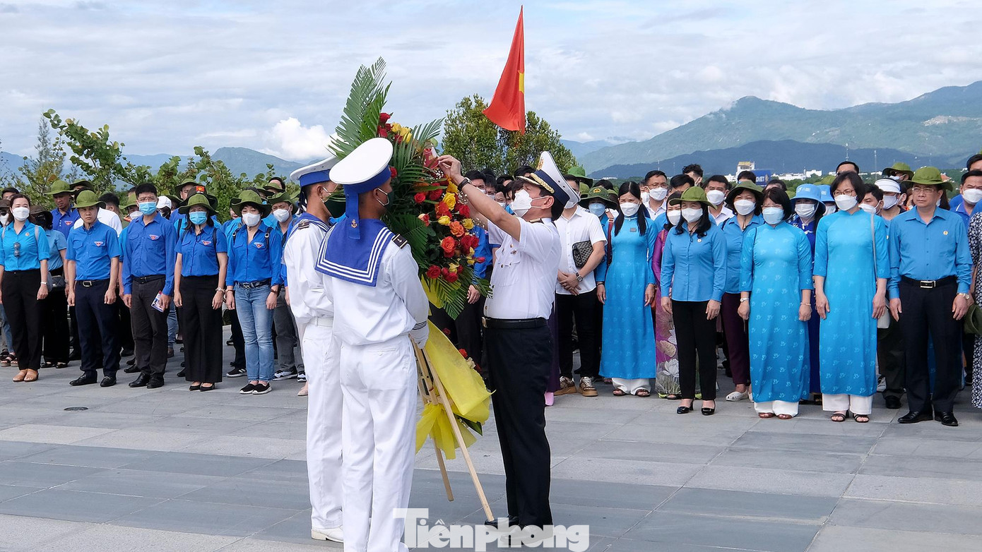 Chuẩn Đô đốc Phạm Văn Luyện - Phó Chủ nhiệm chính trị Quân chủng Hải quân làm Trưởng đoàn của Đoàn công tác số 6 năm 2022 sẽ thăm quần đảo Trường Sa và nhà giàn DK1.