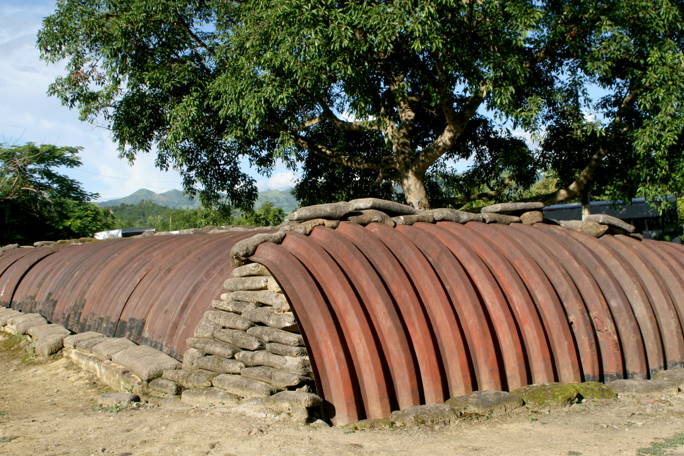 Nóc hầm chỉ huy của tướng Đờ Cát