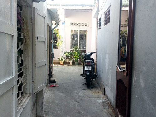 Con hẻm nhỏ vào nhà Thành im ắng khác thường