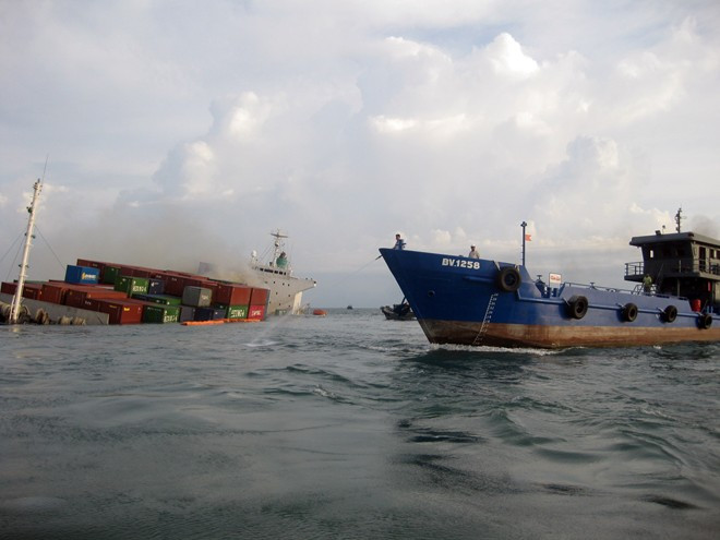 Tuy nhiên, vụ hỏa hoạn vượt quá khả năng của lực lượng cứu hộ nên phải chờ lực lượng PCCC chuyên nghiệp đến