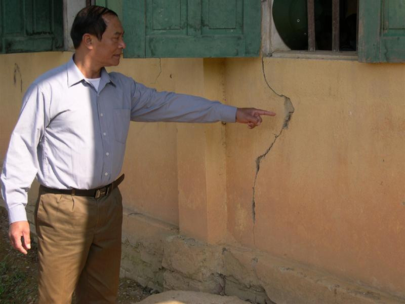 Vết nứt tại trường PTCS xã Liêm Thủy Vết nứt tại trường PTCS xã Liêm Thủy