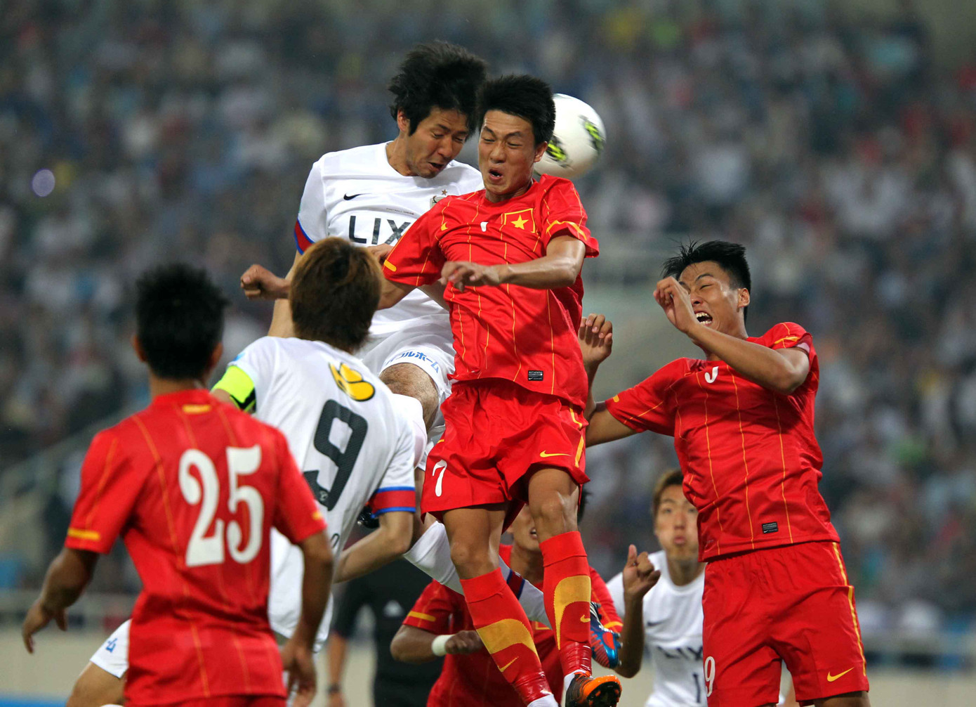 Các cầu thủ U23 VN thi đấu giao hữu với đội bóng Nhật Bản Kashima Antlers. Các cầu thủ U23 VN thi đấu giao hữu với đội bóng Nhật Bản Kashima Antlers