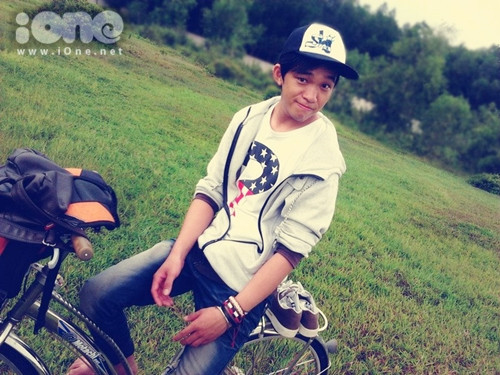 Mơ ước của Dương Tử là thành lập một phòng tranh để trưng bày những đứa con tinh thần của mình. Tuy nhiên, do chưa đủ kinh phí nên bạn ấy quyết định mở trang “Yakushi Arc” trên Facebook như một phòng tranh online