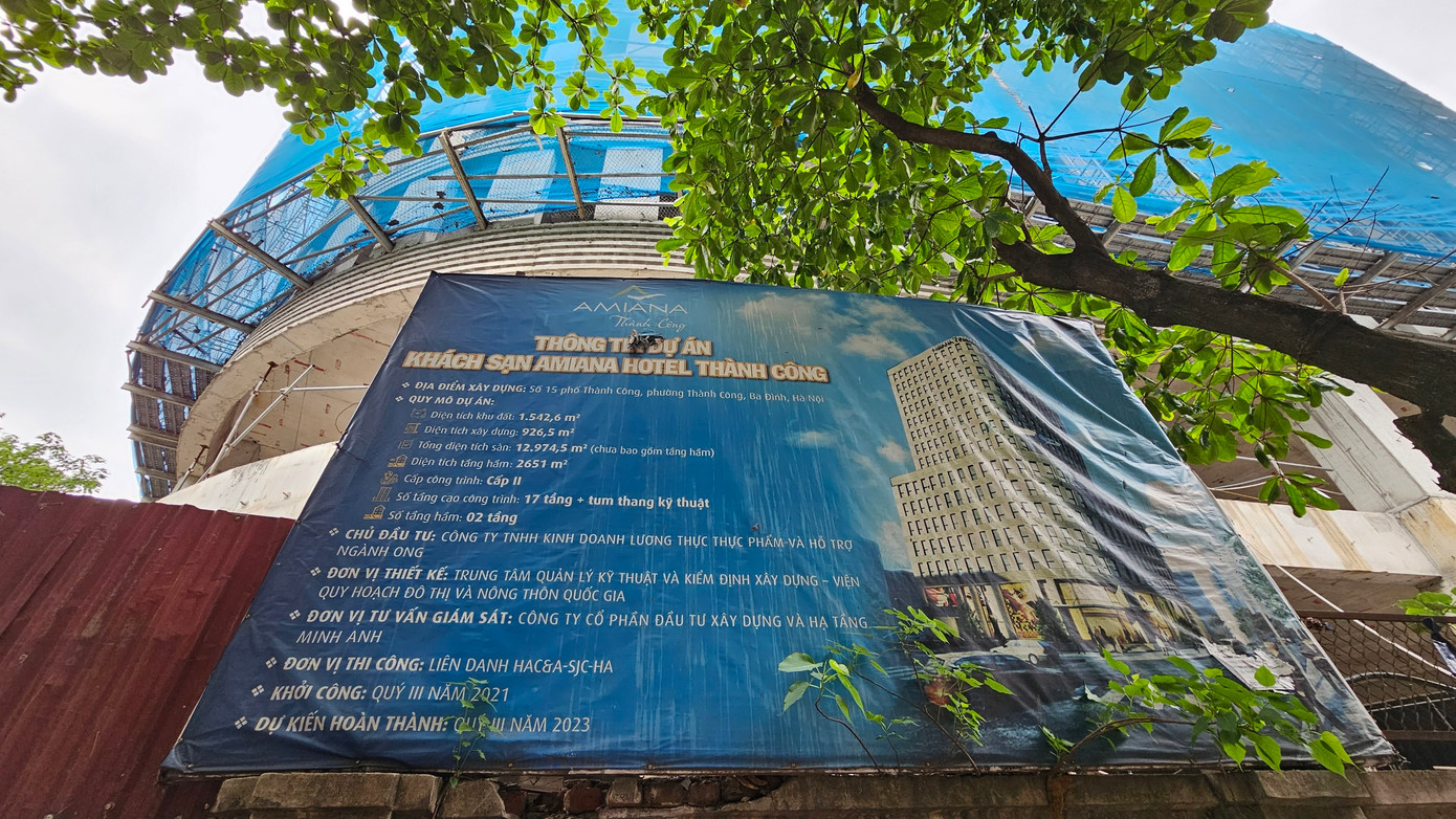 Tại khu đất 15 Thành Công, năm 2011 chủ đầu tư xây Công trình văn phòng làm việc và cho thuê, tuy nhiên, khi xây sai phép 2 tầng hầm công trình bị đình chỉ, bỏ hoang nhiều năm. Đến năm 2021, Sở Xây dựng cấp phép thành công trình "Khách sạn AMIANA Hotel Thành Công" hoàn tất việc chuyển đổi dự án. Tại khu đất 15 Thành Công, năm 2011 chủ đầu tư xây Công trình văn phòng làm việc và cho thuê, tuy nhiên, khi xây sai phép 2 tầng hầm công trình bị đình chỉ, bỏ hoang nhiều năm. Đến năm 2021, Sở Xây dựng cấp phép thành công trình "Khách sạn AMIANA Hotel Thành Công" hoàn tất việc chuyển đổi dự án.